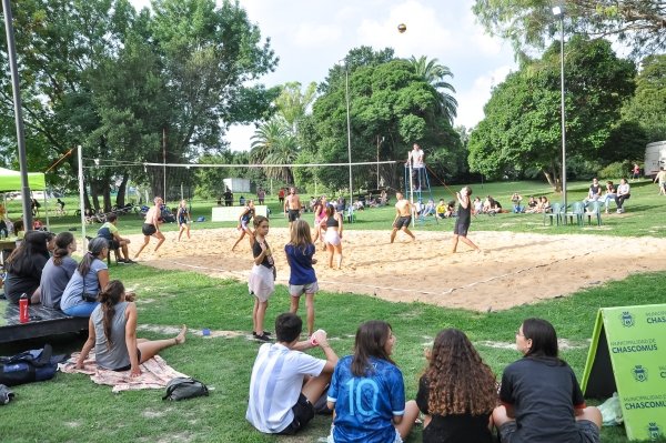 18 EQUIPOS PARTICIPARON DEL TORNEO DE BEACH VÓLEY MIXTO EN EL PARQUE DEL V CENTENARIO