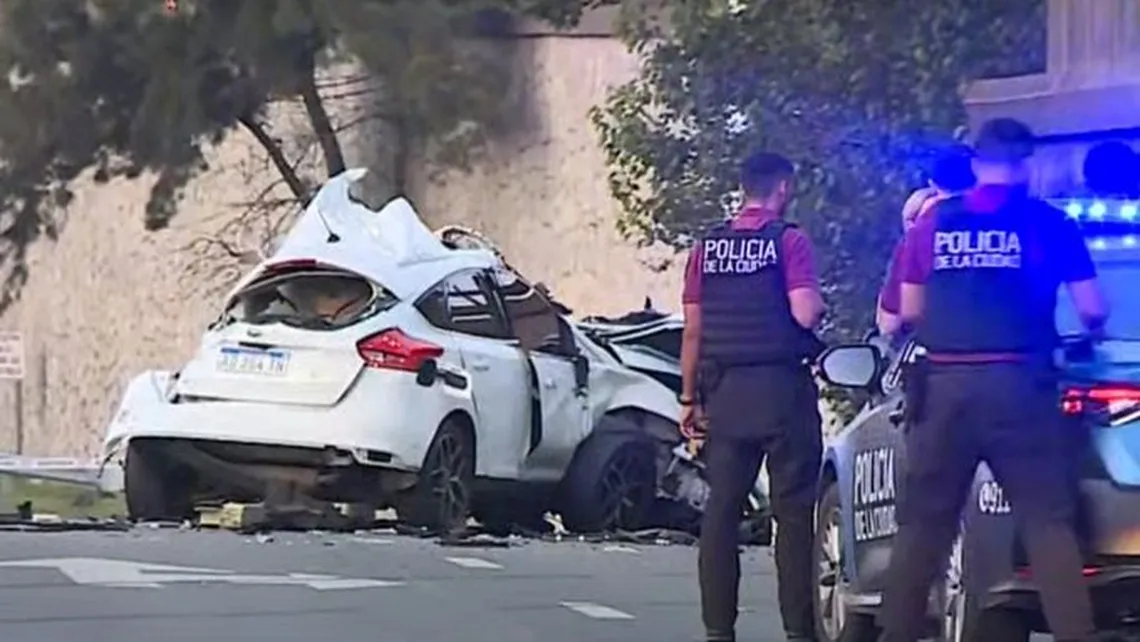 Murió tras chocar
