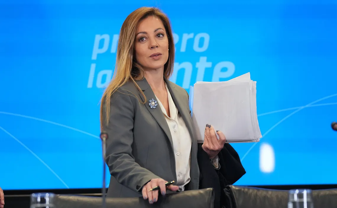 Secretaria de Energía, Flavia Royon