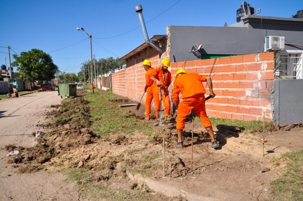 AVANZA LA CONSTRUCCIÓN DE VEREDAS COMUNITARIAS PARA EL BARRIO SAN LUIS