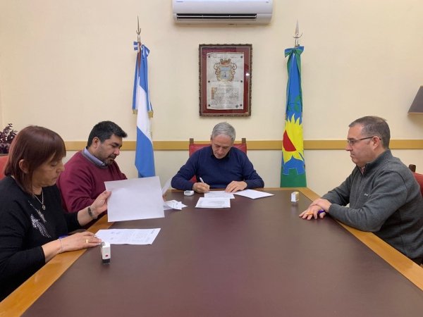 FIRMA DEL ACTA DE TRASPASO DE MANDO