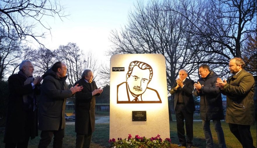 JAVIER GASTÓN INAUGURÓ UNA OBRA DE RAÚL ALFONSÍN EN MADRID