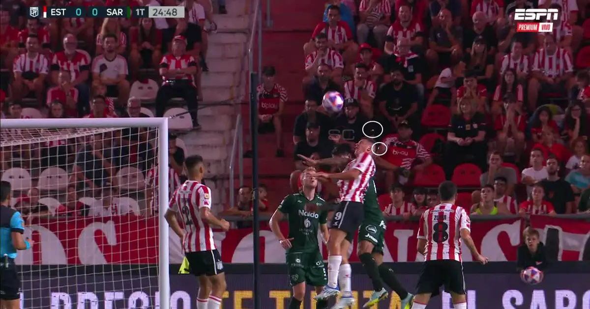 ¡Dolorosa imagen! Guido Carrillo saltó a cabecear y perdió tres dientes por un golpe en la boca 63faa38f257de.webp
