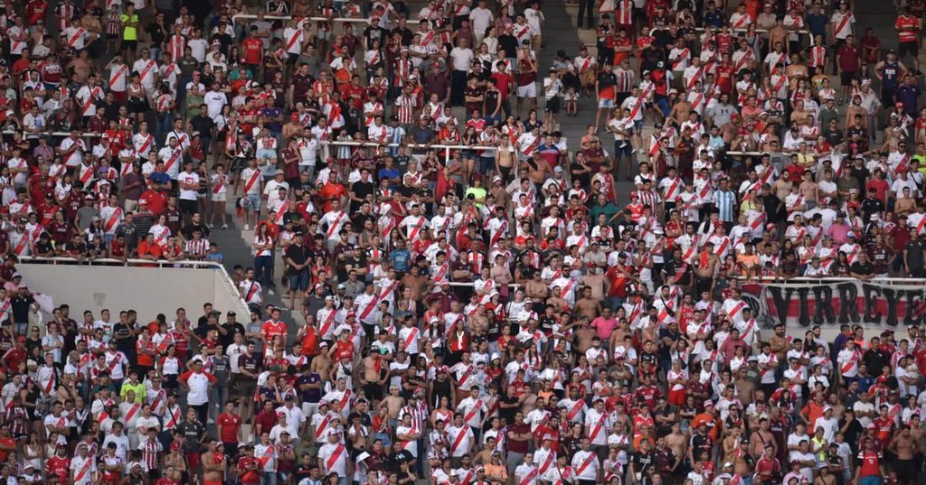 River: pese a las críticas por el precio de las entradas, la popular Willington estuvo casi llena 63def415893a6.jpeg