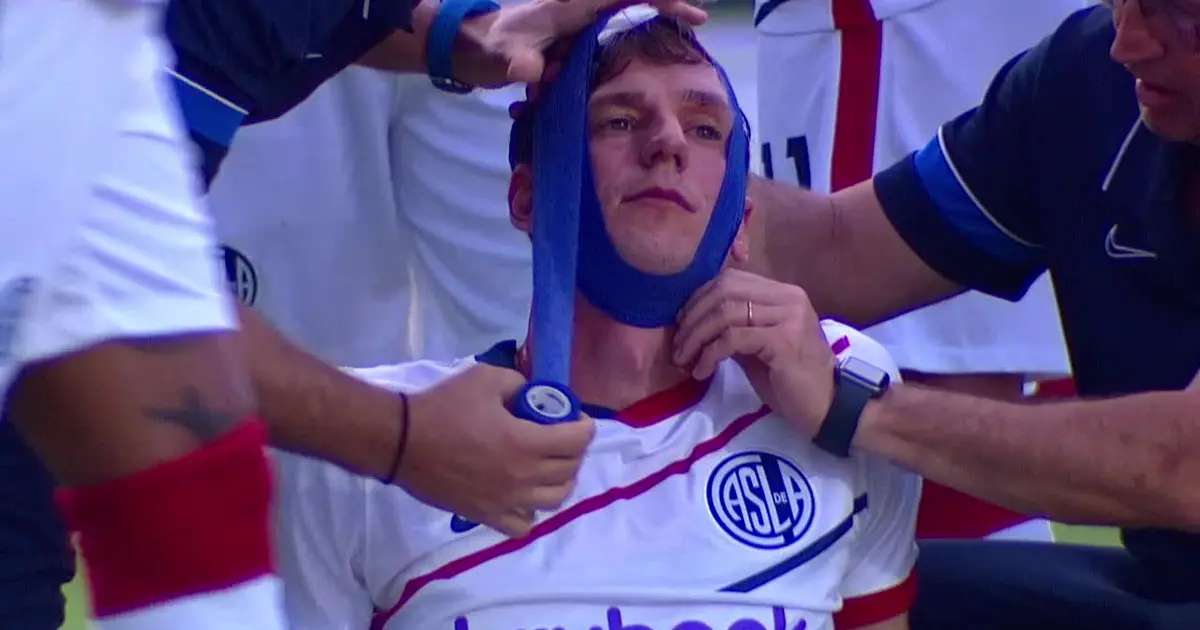Vombergar y una increíble imagen en San Lorenzo: su compañero lo cortó y debió salir temporalmente 63f40c0a54c4a.webp