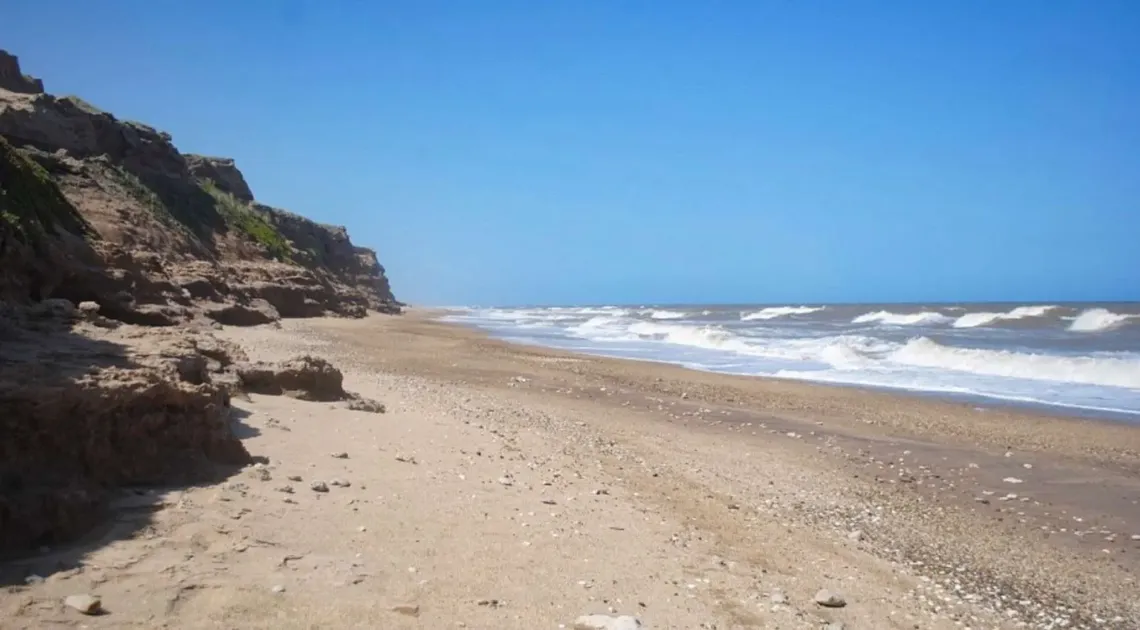 Miramar, encontraron un cadáver decapitado y mutilado en una playa
