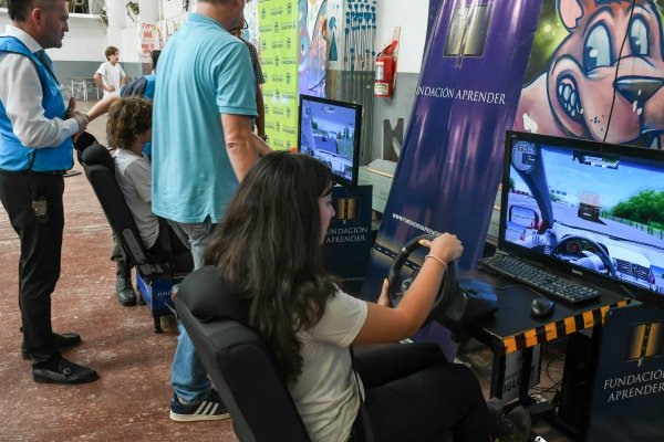 SE REALIZÓ UNA JORNADA DE EDUCACIÓN VIAL PARA ESTUDIANTES DEL NIVEL SECUNDARIO DE LA ESCUELA MUNICIPAL