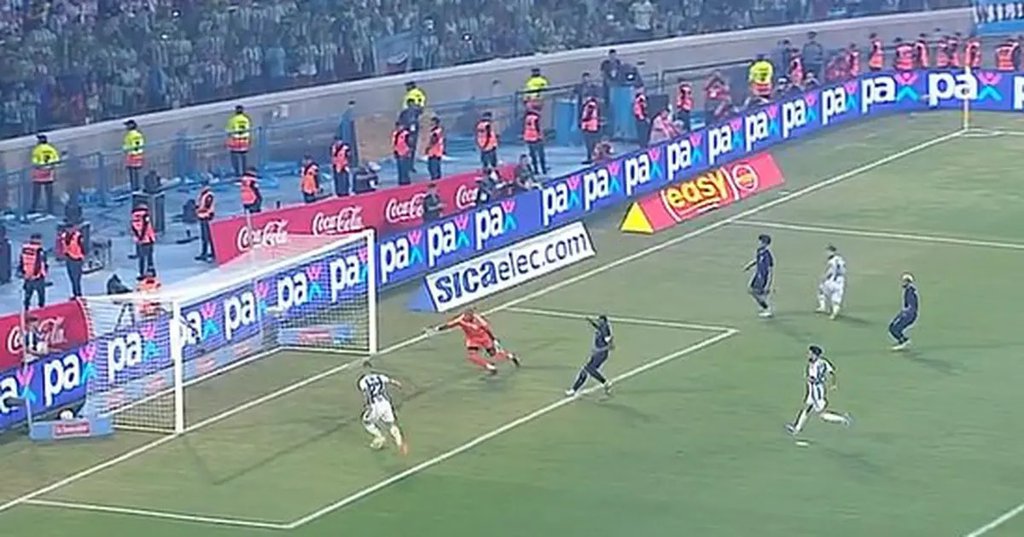 Blooper total: el insólito gol que erró Lautaro Martínez en Argentina vs. Curazao 6423820c54546.jpeg