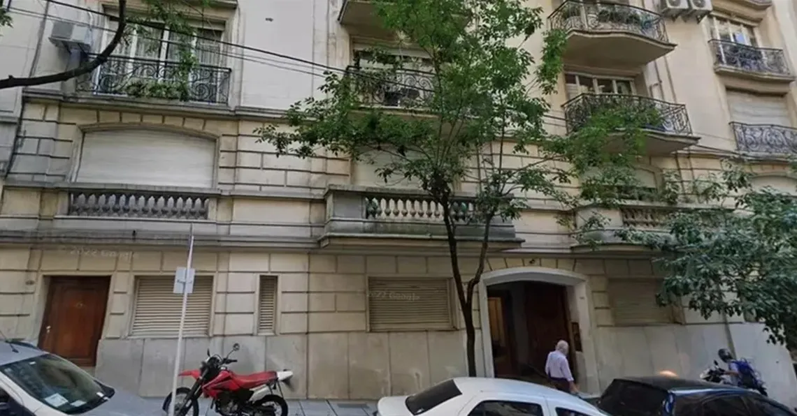 Mujer que murió al caer de un sexto piso