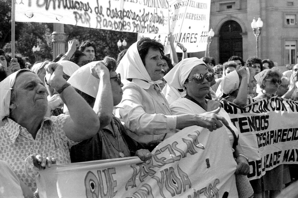 Abuelas de Plaza de Mayo