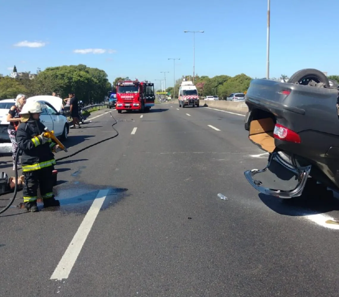 Cinco personas resultaron heridas tras un choque múltiple