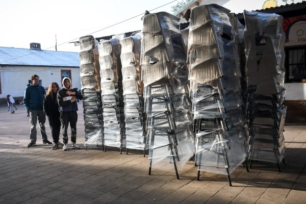 NUEVO MOBILIARIO PARA ESCUELAS PRIMARIAS Y SECUNDARIAS DE CHASCOMÚS