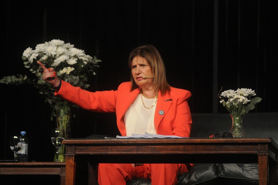 Patricia Bullrich denuncia