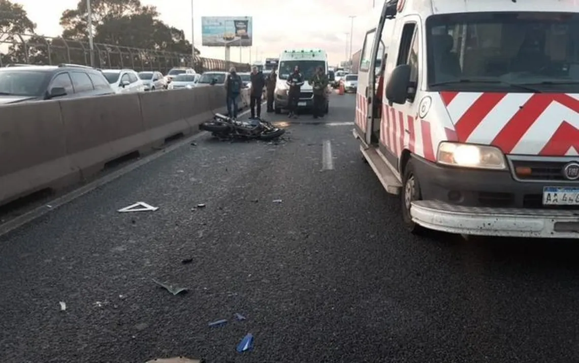 Un motociclista murió en un choque en autopista Buenos Aires La Plata