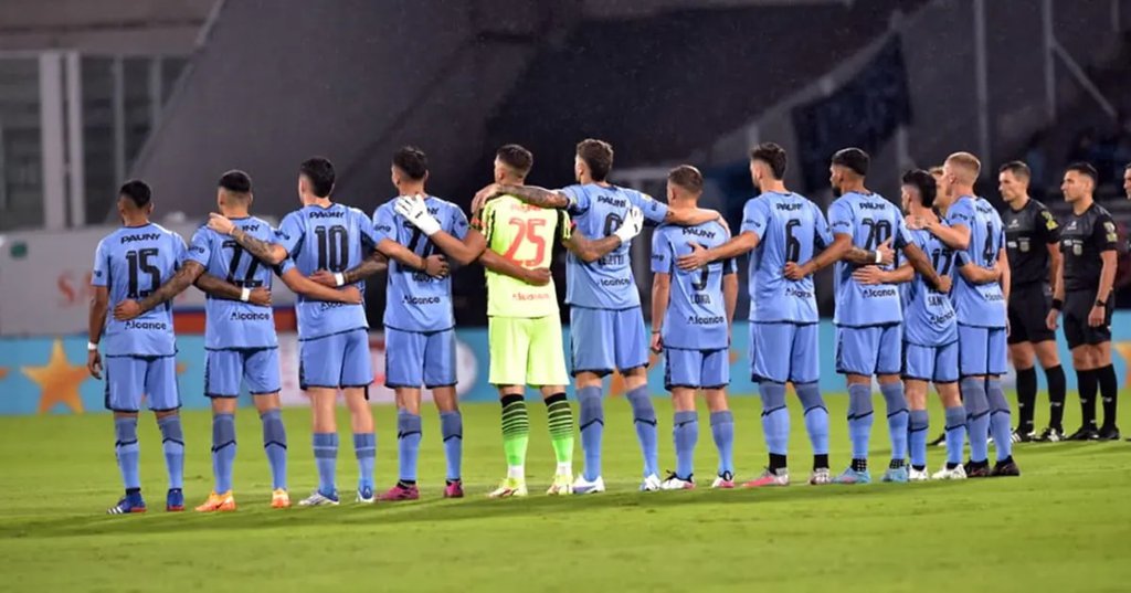 Belgrano estrenó camiseta y Losada “encandiló” a todos con la suya 642b6b1403c73.jpeg