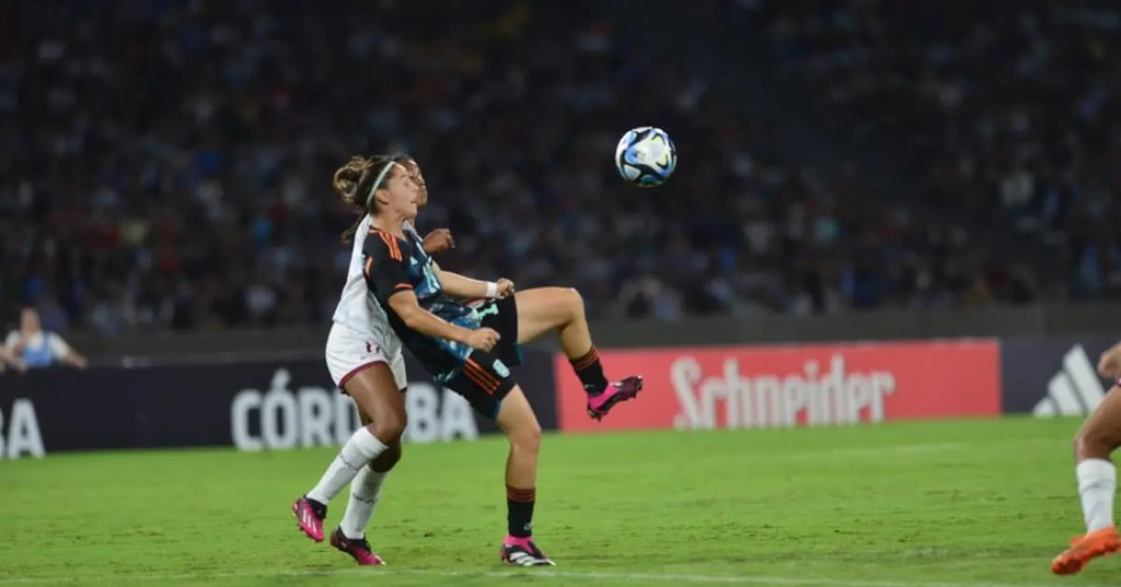 En juego: la selección femenina se mide en el Kempes con Venezuela 642f5f926196d.jpeg