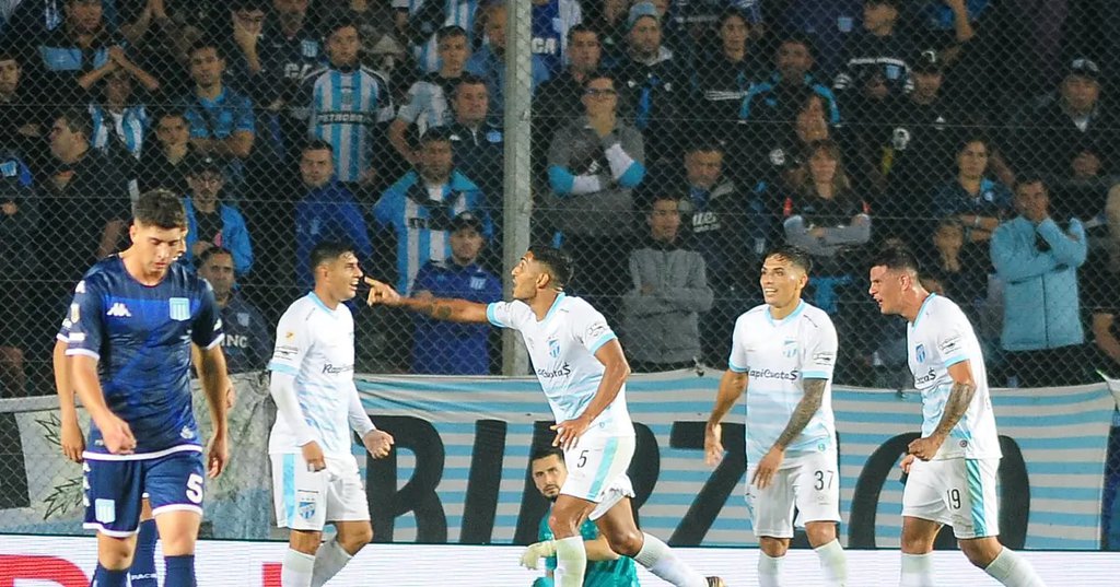 Otro paso en falso de Racing: perdió 1 3 con Atlético Tucumán por la Liga Profesional 64471a985d2b7.jpeg