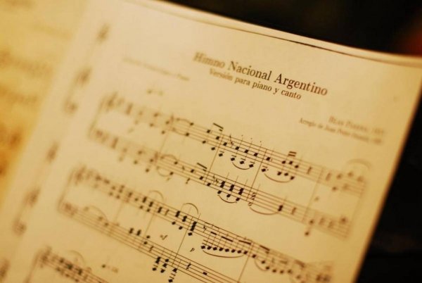 11 DE MAYO, DÍA NACIONAL DEL HIMNO