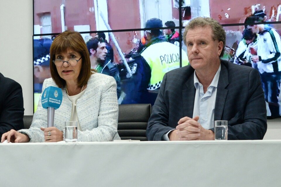 A borrar el celular a las oficinas de Bullrich