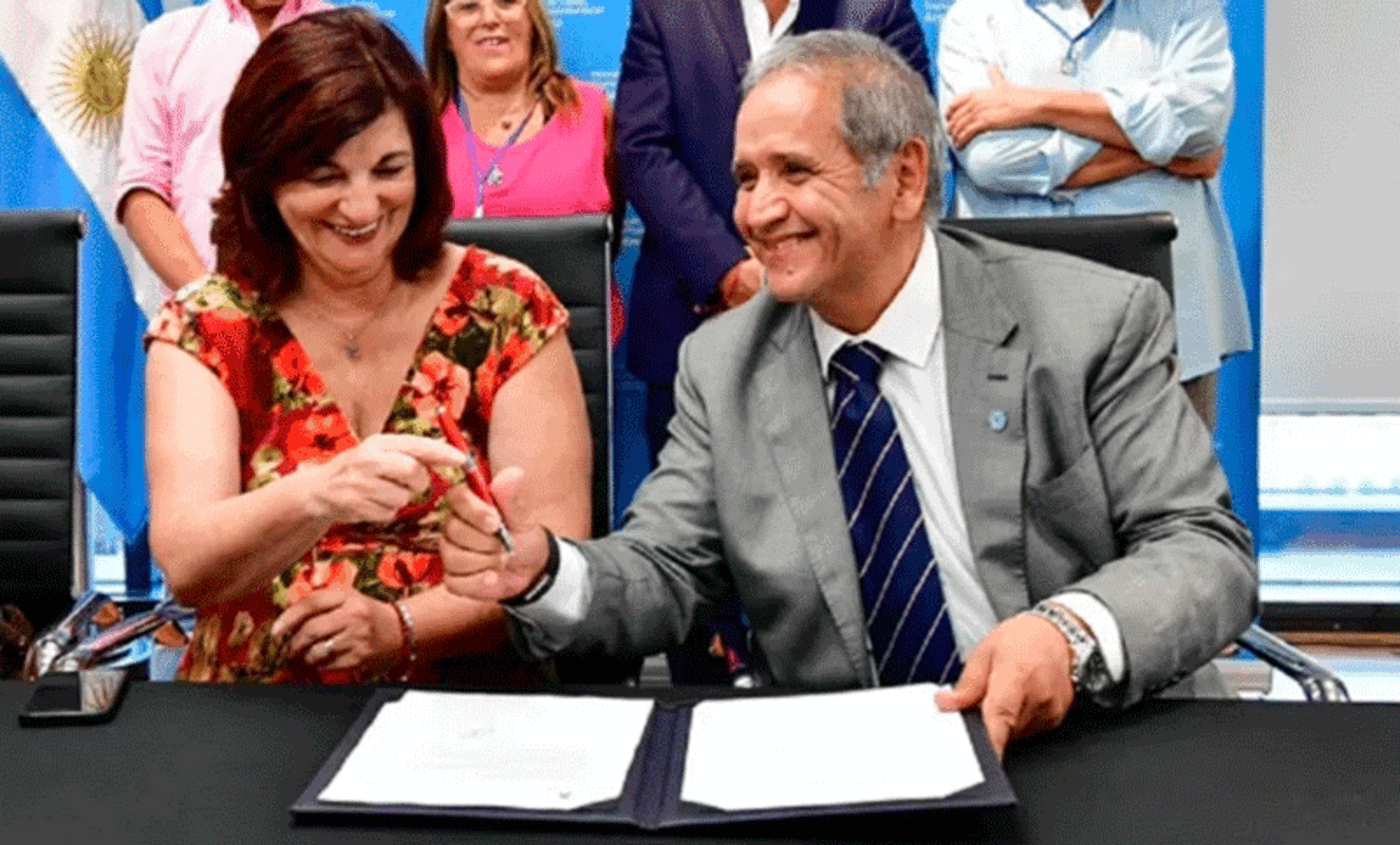 Bancarios acordaron un aumento de 66%