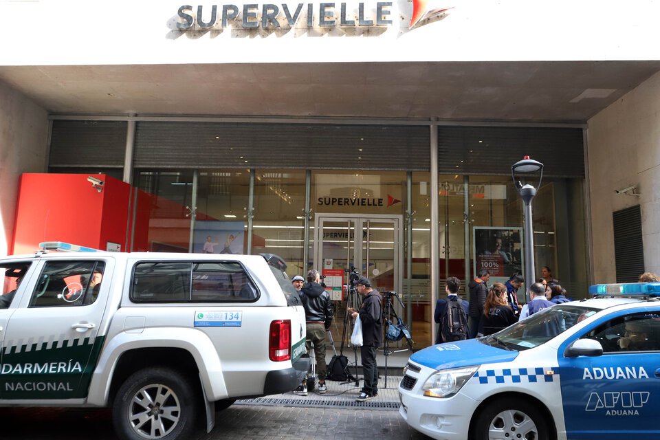 Compran al oficial y lo venden en las cuevas