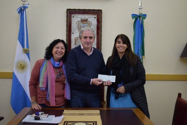 JAVIER GASTÓN ENTREGÓ UN SUBSIDIO A ASID