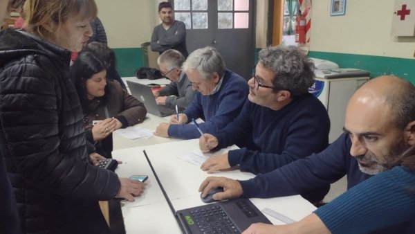 LA MUNICIPALIDAD BONIFICA EL DERECHO A CONEXIÓN DOMICILIARIA A LA RED CLOACAL EN EL BARRIO GALLO BLANCO