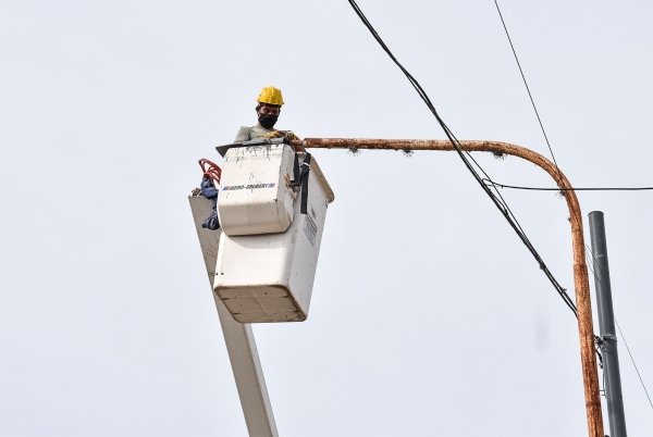 MÁS PUNTOS DE LA CIUDAD SE SUMAN A LA RECONVERSIÓN LUMÍNICA