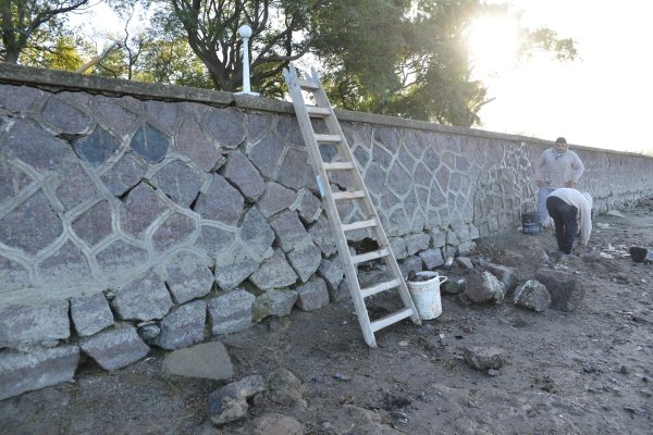 TRABAJOS DE RECUPERACIÓN DE MURALLAS EN LA COSTANERA