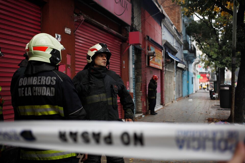 A un mes del derrumbe, las familias siguen en un hotel y esperan acordar soluciones definitivas