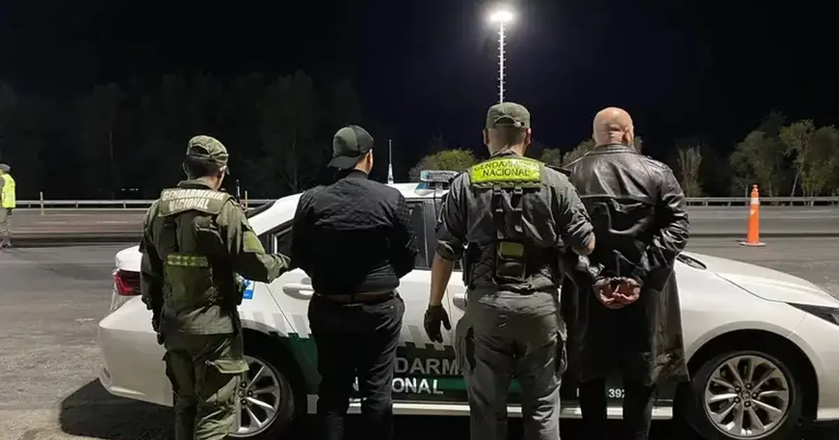 Es asesor del Senado, descubrieron que tenía 100 pastillas de éxtasis, quiso coimear a los gendarmes 64617886ec9ed.webp