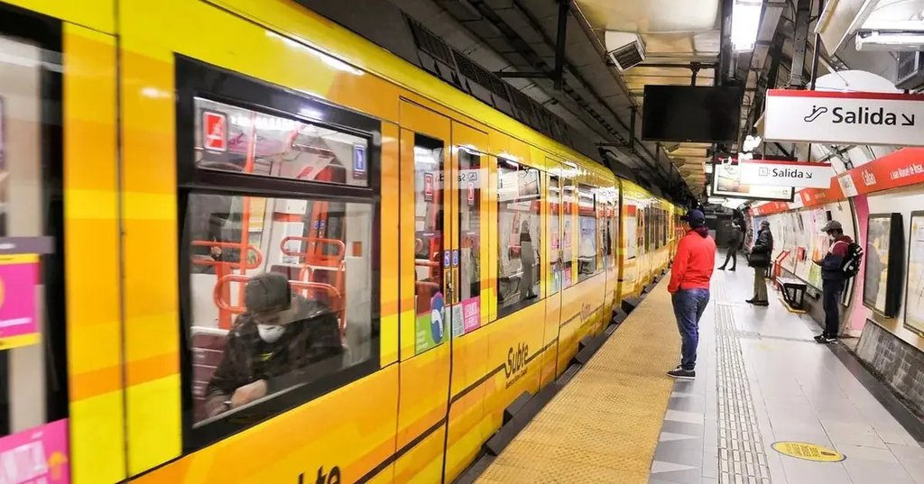 Una joven fue atropellada por el Subte A y rescatada con vida por los bomberos 6452f8165a000.jpeg