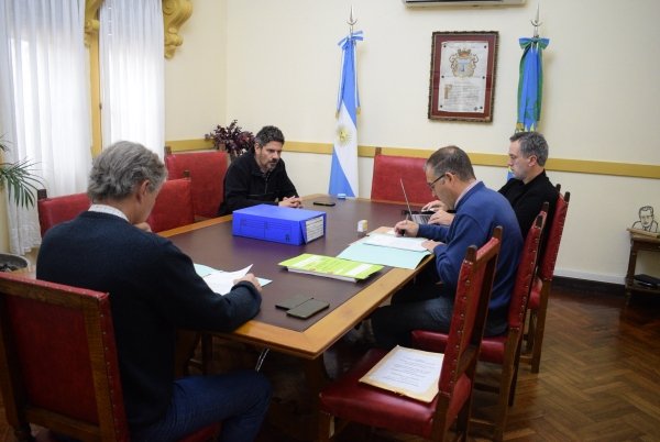 DOS OFERTAS PARA LA OBRA DE ASFALTADO DEL BARRIO ESCRIBANO