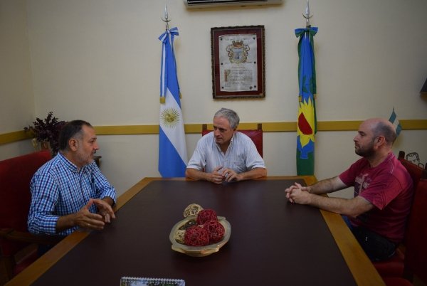EL INTENDENTE JAVIER GASTÓN RECIBIÓ EN SU DESPACHO A MIEMBROS DE LA COMISIÓN DIRECTIVA DEL FORTÍN CHASCOMÚS