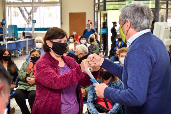 JAVIER GASTÓN ACOMPAÑÓ LA ENTREGA DE JUBILACIONES DE ANSES