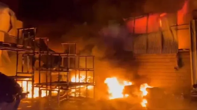 Moreno, alerta de vecinos por grave incendio en una fábrica