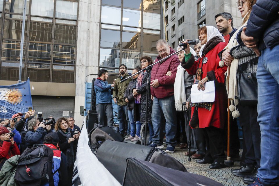 Contra el laboratorio represivo de Morales