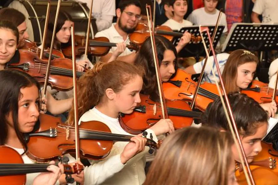 EL HIMNO GRABADO POR LA ORQUESTA ESCUELA SE EMITIRÁ EN LA CADENA NACIONAL DEL 9 DE JULIO