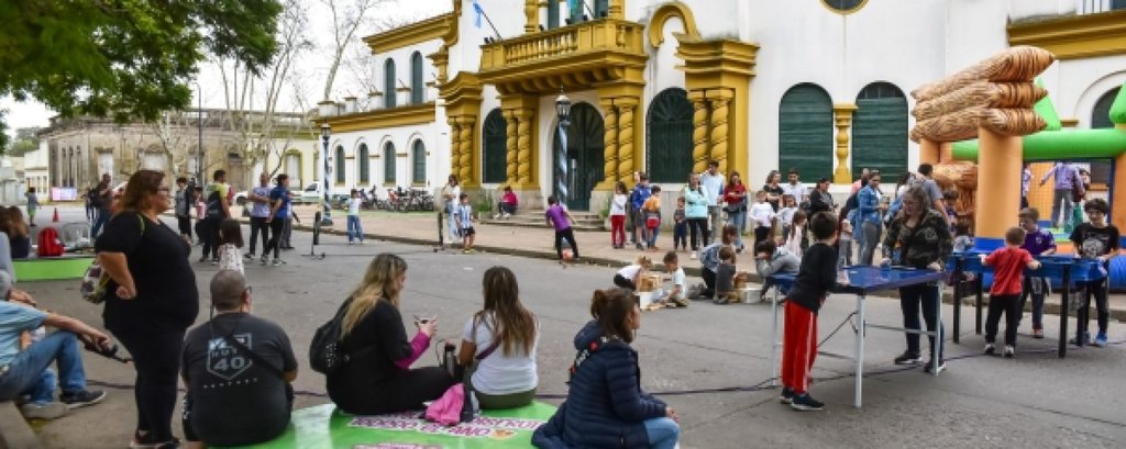 EN ESTAS VACACIONES DISFRUTAMOS 15 DÍAS CON MUCHÍSIMAS PROPUESTAS PARA LOS CHICOS Y LAS FAMILIAS”