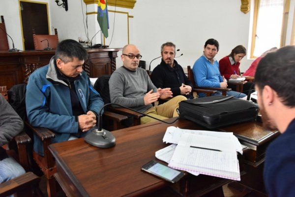 JAVIER GASTÓN FIRMÓ UN CONVENIO CON EL BANCO MACRO