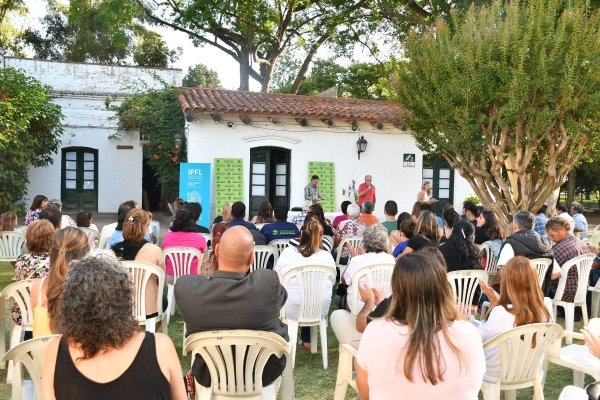 JAVIER GASTÓN PARTICIÓ DE LA ENTREGA DE DIPLOMAS A EGRESADOS DE LA FORMACIÓN EN METODOLOGÍA ORQUESTA ESCUELA