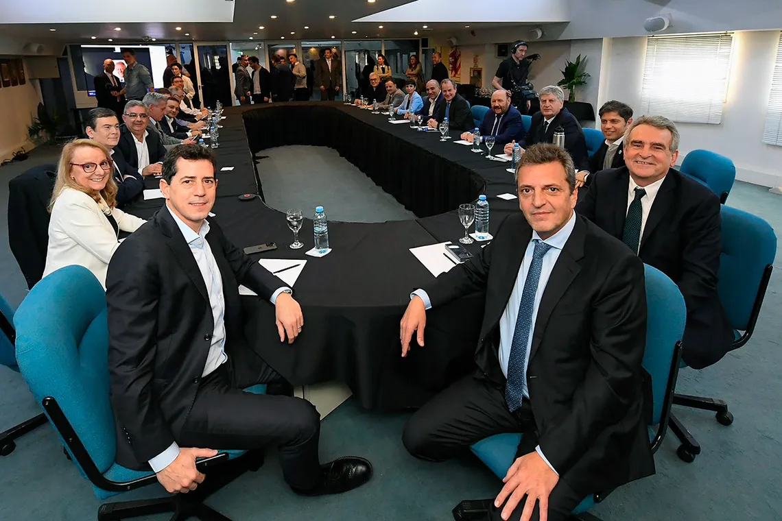 Los gobernadores respaldaron la fórmula Sergio Massa Agustín Rossi