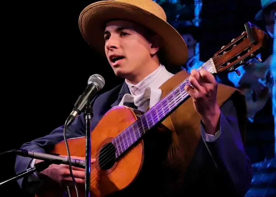 PAYADORES EN EL TEATRO BRAZZOLA