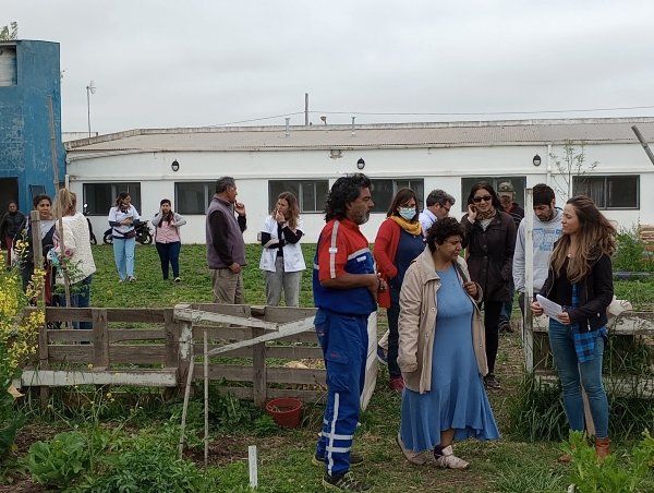 USUARIOS DEL CENTRO DE DÍA SE CAPACITAN EN PRODUCCIÓN DE PLANTINES