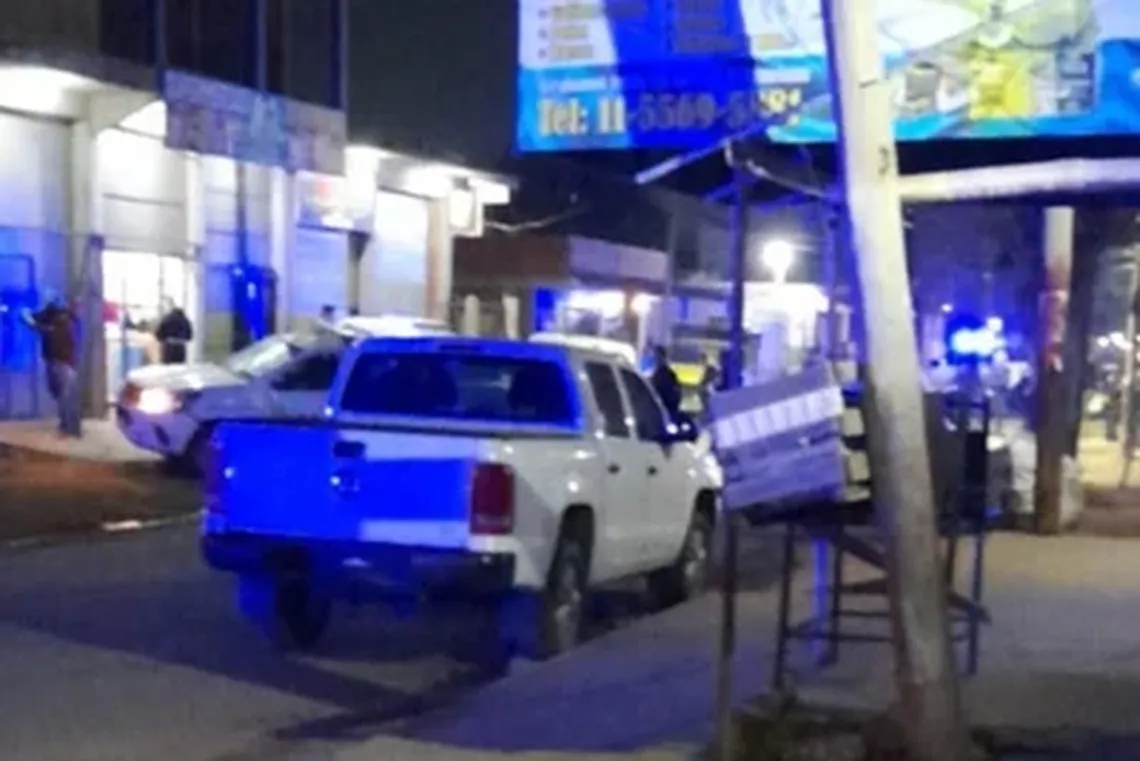 Un muerto y dos heridos en ataque a balazos en un supermercado