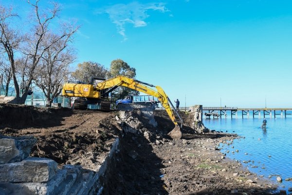 AVANZA LA RECONSTRUCCIÓN DE LA DEFENSA COSTANERA