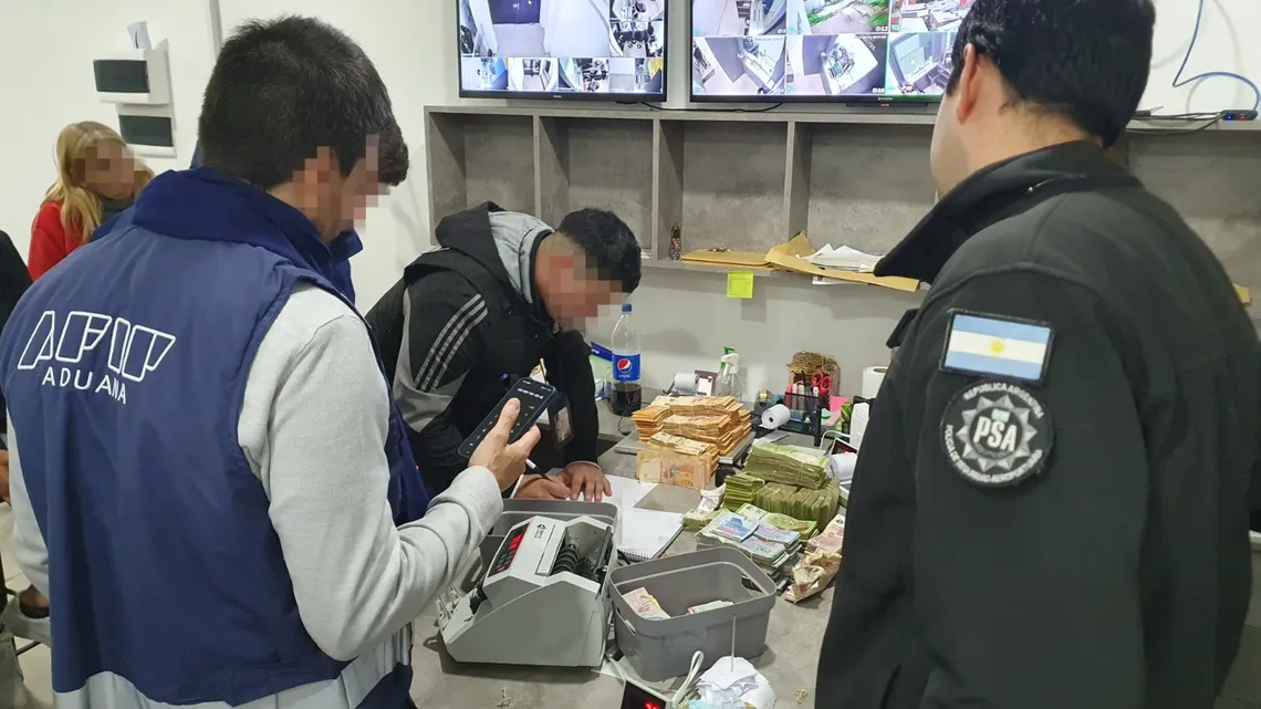 Cae una banda dedicada al contrabando y lavado de divisas
