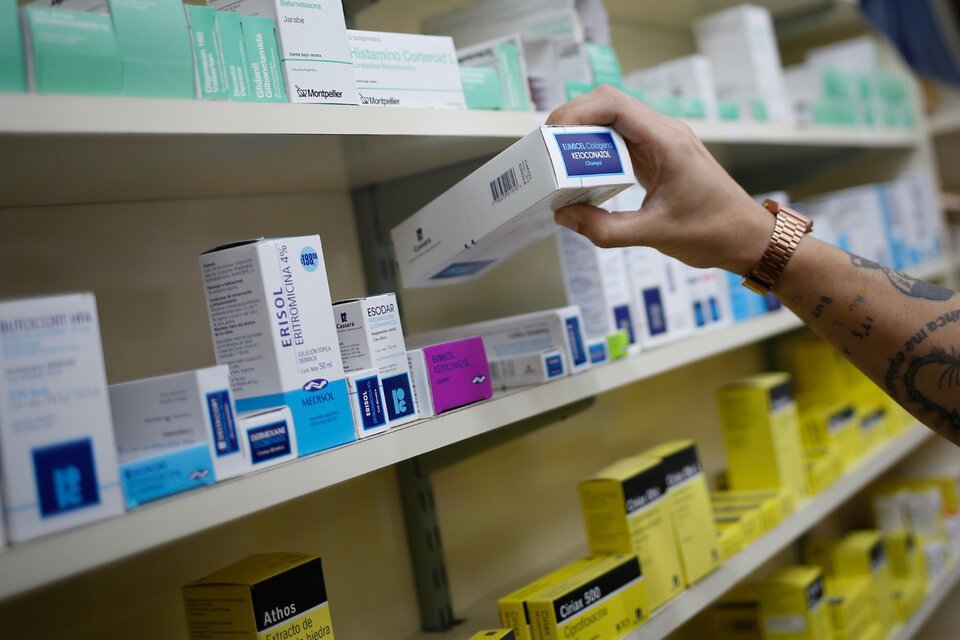 Cuánto saldrían los tratamientos de diabetes, cáncer o VIH si Javier Milei privatiza el sistema de Salud