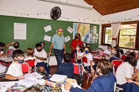 JAVIER GASTÓN ACOMPAÑÓ A LOS ALUMNOS DE LA ESCUELA MUNICIPAL Nº 2 EN EL ACTO EN HOMENAJE A SAN MARTÍN