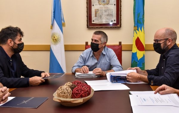 JAVIER GASTÓN SE REÚNE CON EL GERENTE GENERAL DE EDEA